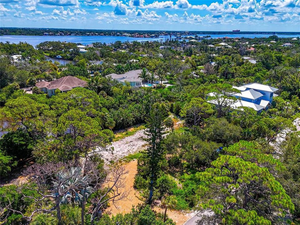待售: $1,175,000 (0.70 acres)
