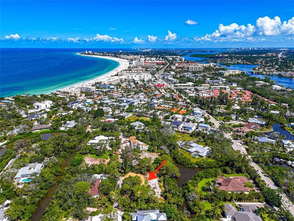 待售: $1,175,000 (0.70 acres)