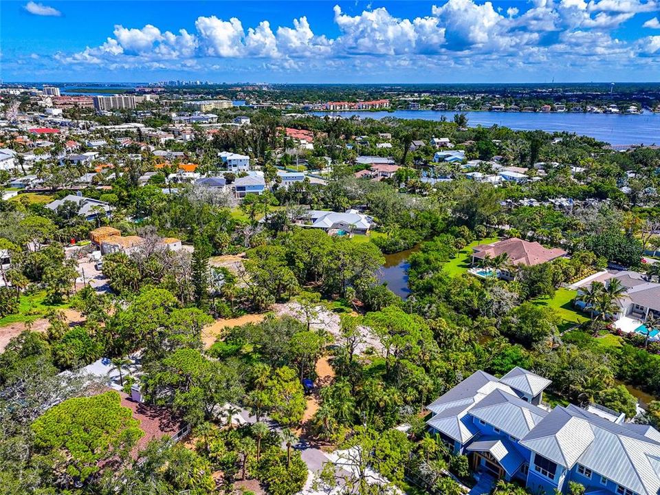 待售: $1,175,000 (0.70 acres)
