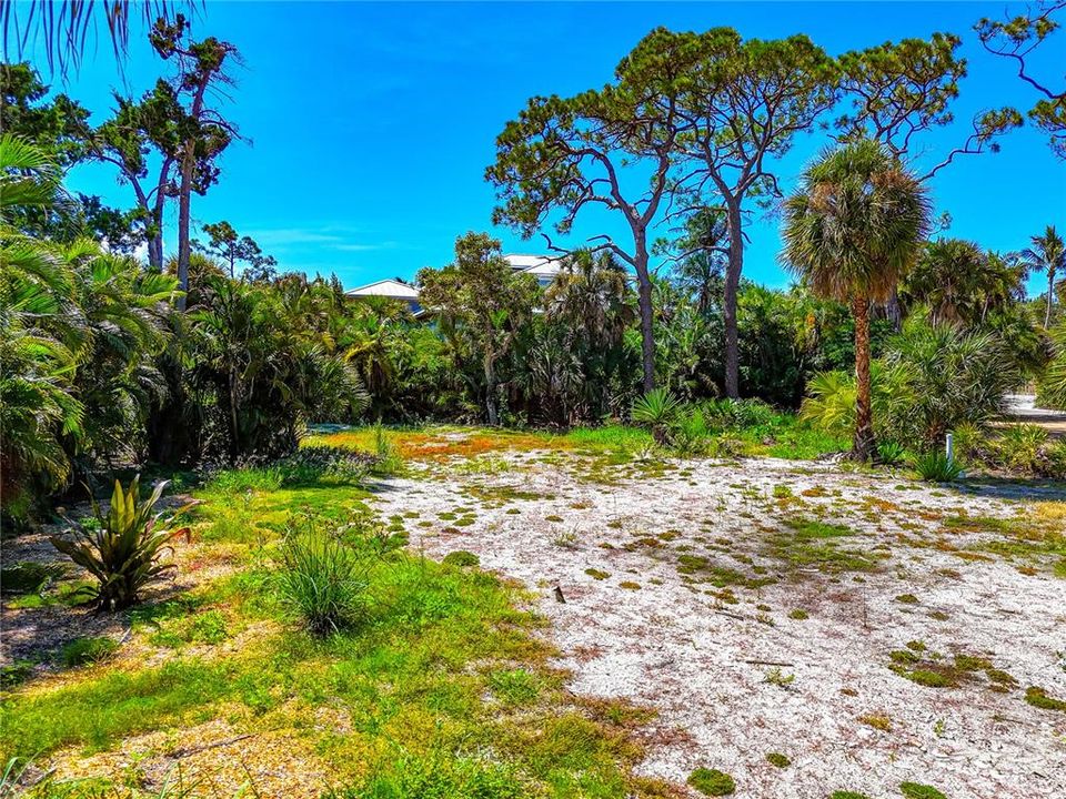 待售: $1,175,000 (0.70 acres)