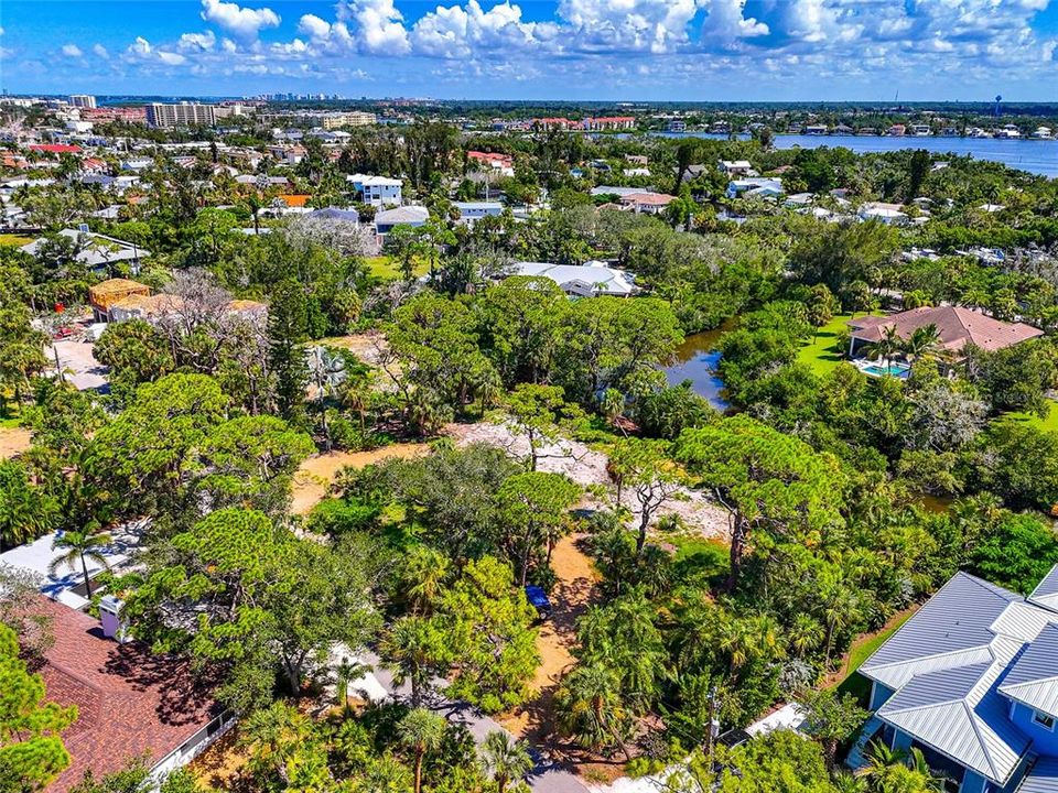 待售: $1,175,000 (0.70 acres)