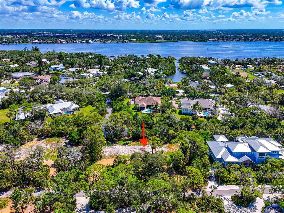 待售: $1,175,000 (0.70 acres)