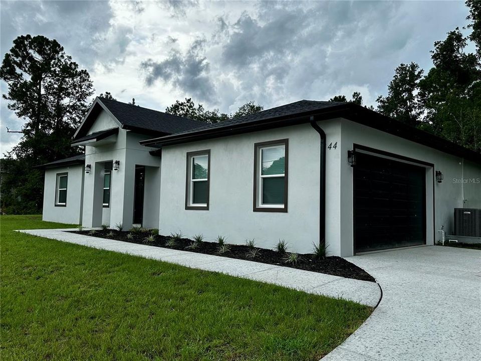 For Rent: $2,950 (4 beds, 2 baths, 2198 Square Feet)
