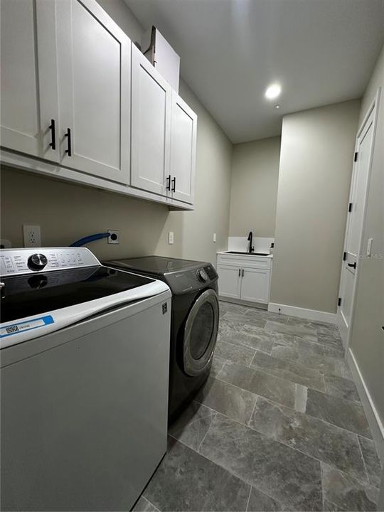 For Rent: $2,950 (4 beds, 2 baths, 2198 Square Feet)