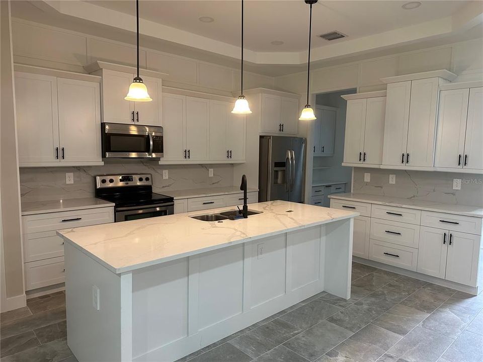 For Rent: $2,950 (4 beds, 2 baths, 2198 Square Feet)