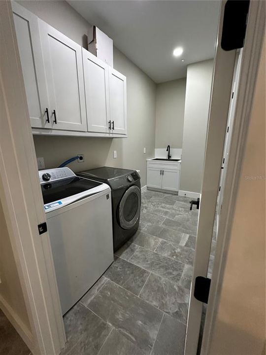For Rent: $2,950 (4 beds, 2 baths, 2198 Square Feet)