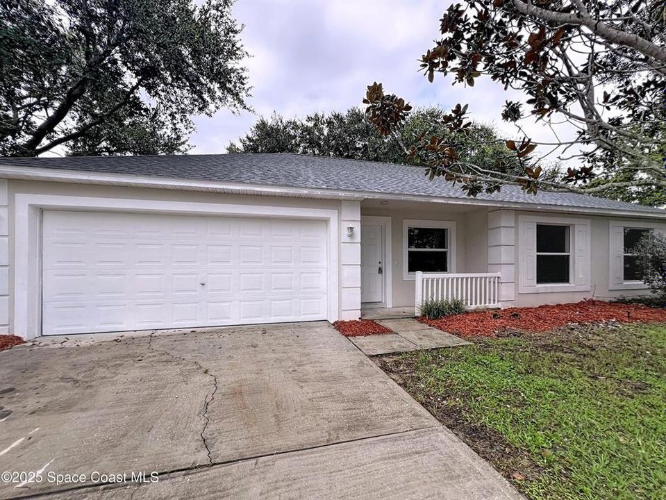 For Sale: $299,900 (4 beds, 2 baths, 1299 Square Feet)