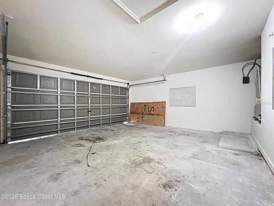 For Sale: $299,900 (4 beds, 2 baths, 1299 Square Feet)