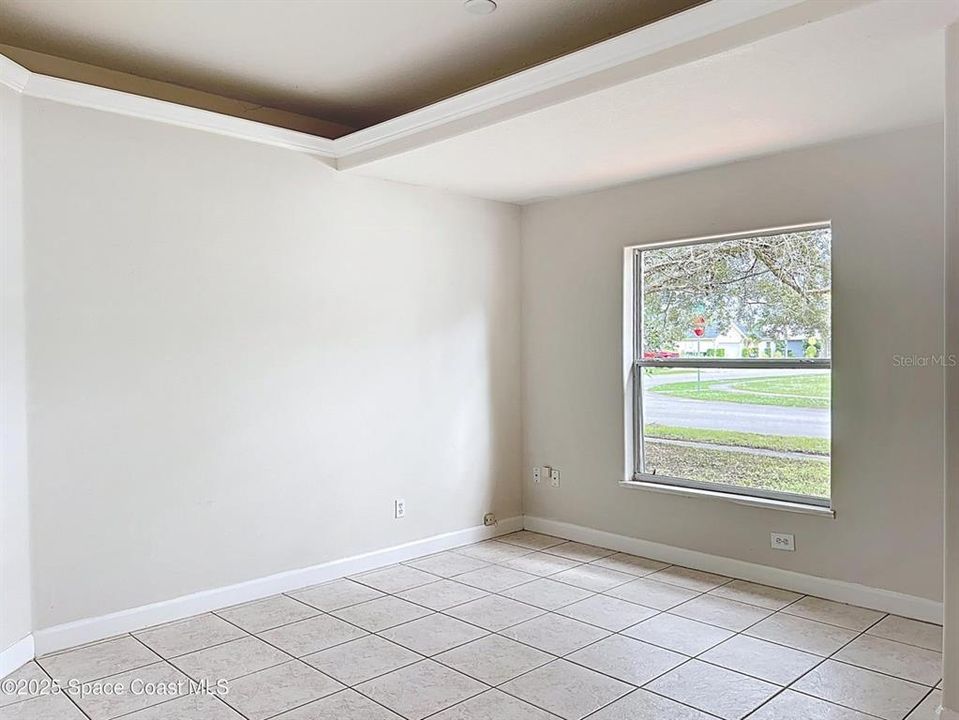 For Sale: $299,900 (4 beds, 2 baths, 1299 Square Feet)