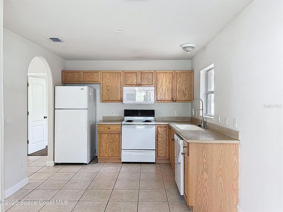 For Sale: $299,900 (4 beds, 2 baths, 1299 Square Feet)