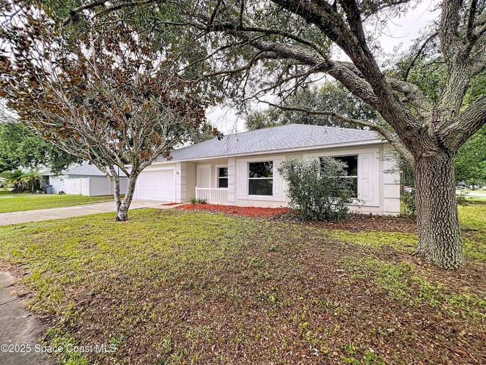 For Sale: $299,900 (4 beds, 2 baths, 1299 Square Feet)