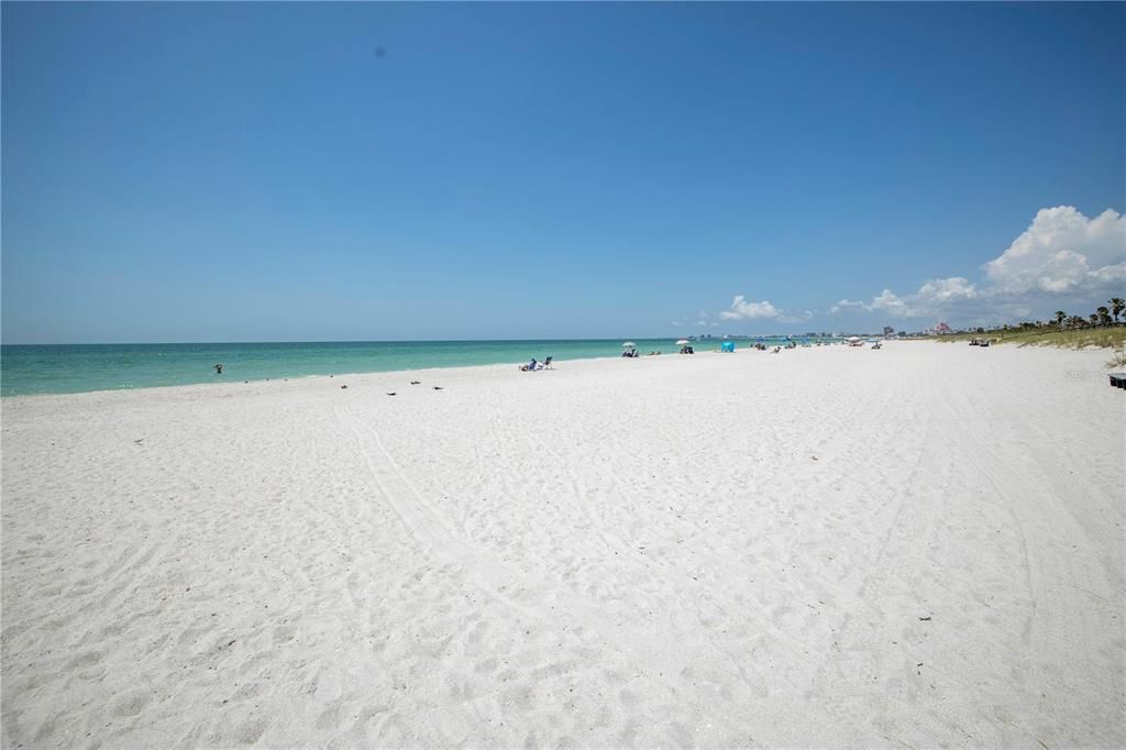 待售: $939,000 (0.11 acres)
