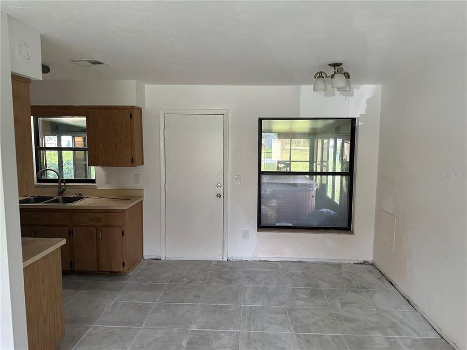 For Rent: $1,525 (3 beds, 1 baths, 1064 Square Feet)