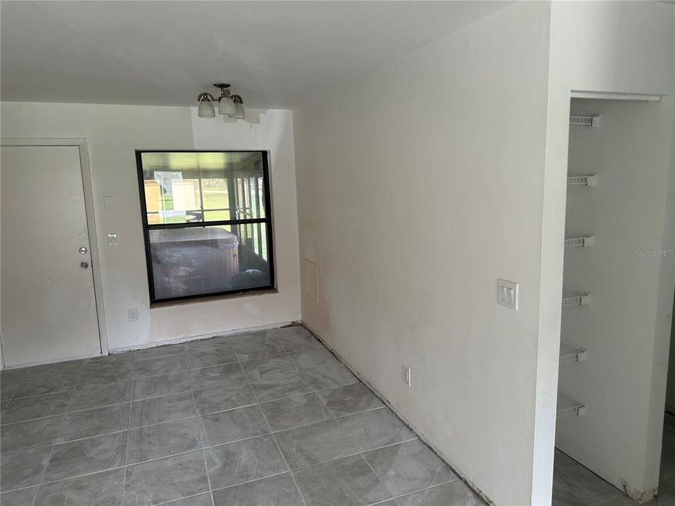 For Rent: $1,525 (3 beds, 1 baths, 1064 Square Feet)