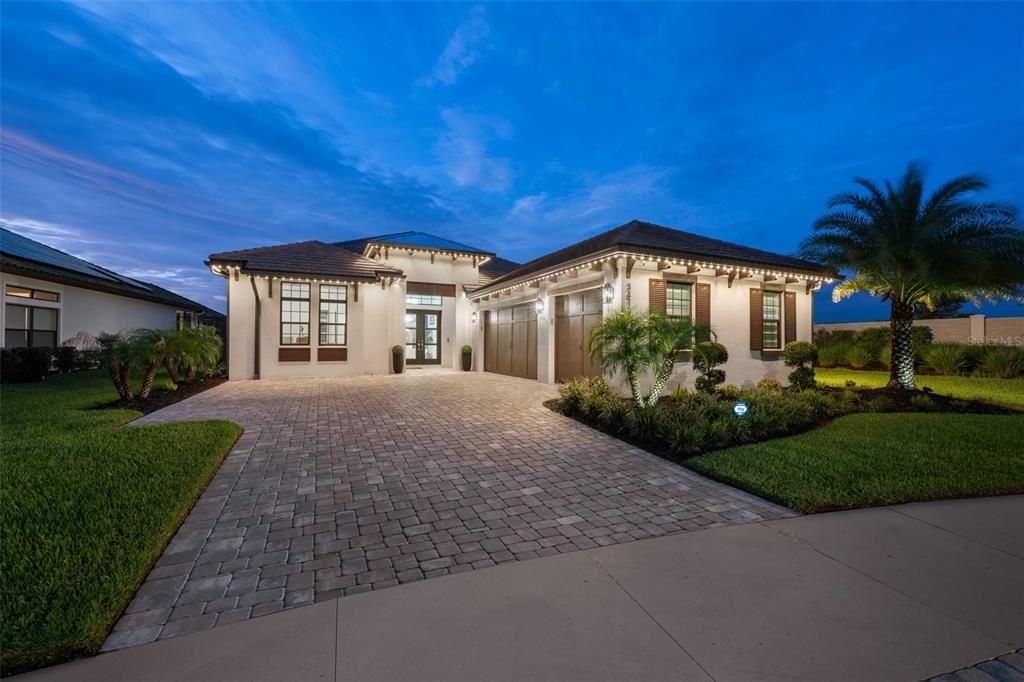 Active With Contract: $1,150,000 (3 beds, 3 baths, 3072 Square Feet)