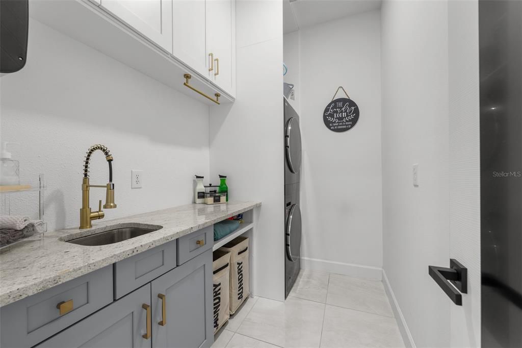 Active With Contract: $1,150,000 (3 beds, 3 baths, 3072 Square Feet)
