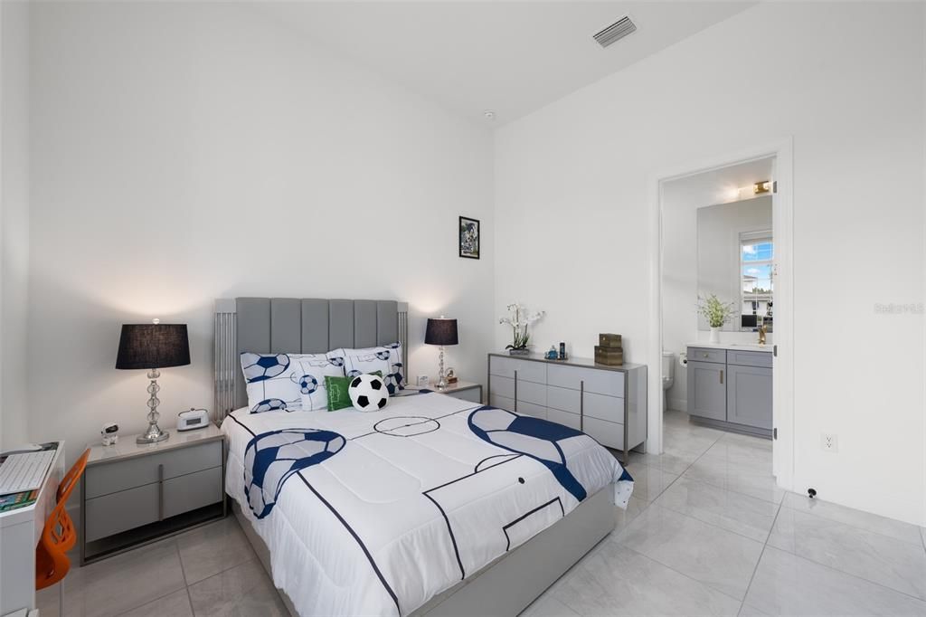 Active With Contract: $1,150,000 (3 beds, 3 baths, 3072 Square Feet)