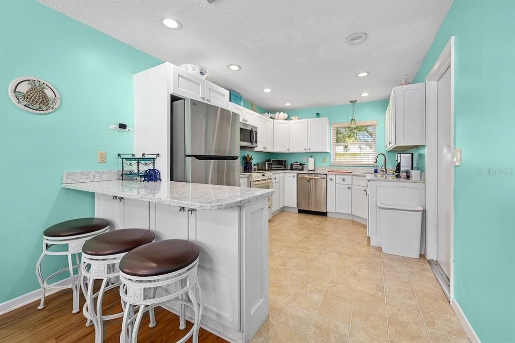 For Sale: $350,000 (3 beds, 2 baths, 1402 Square Feet)