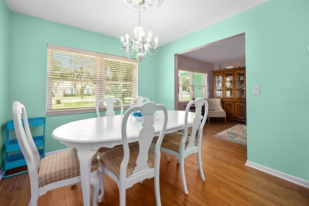 For Sale: $350,000 (3 beds, 2 baths, 1402 Square Feet)