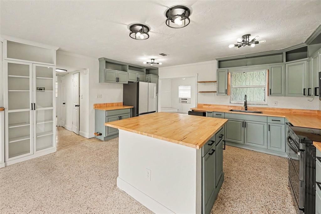 На продажу: $425,000 (2 спален, 2 ванн, 1440 Квадратных фут)