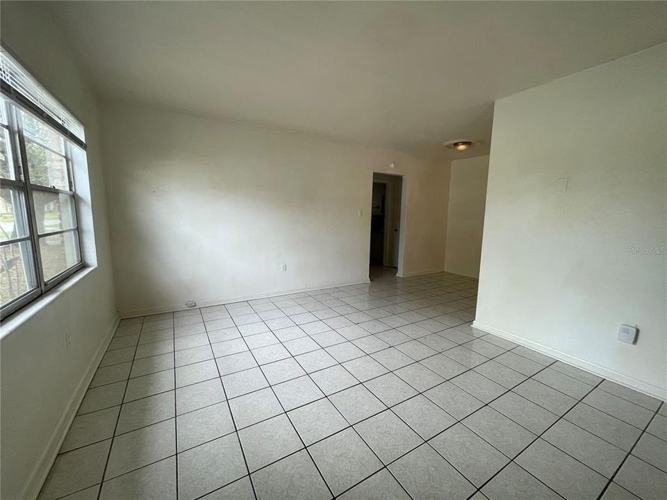 For Rent: $1,395 (1 beds, 1 baths, 620 Square Feet)
