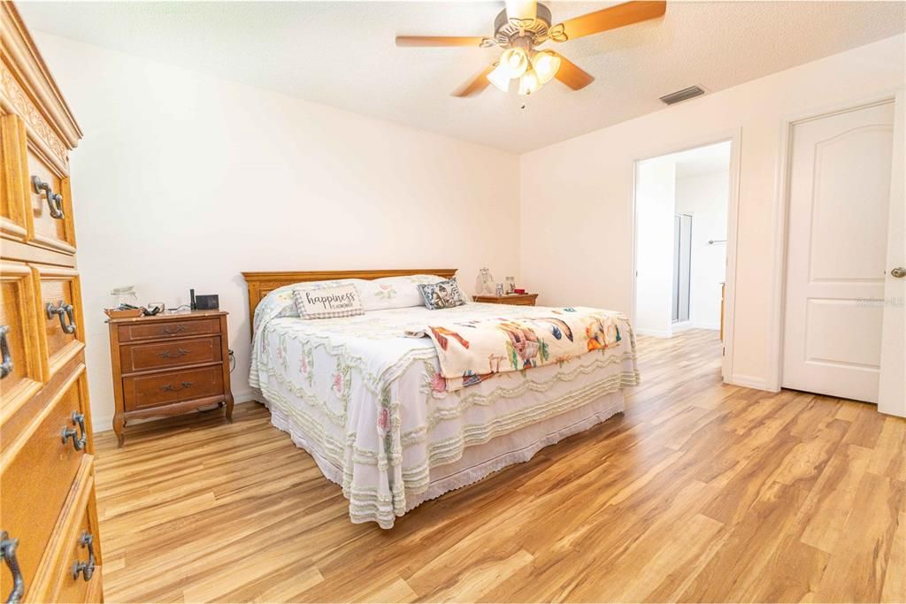 For Sale: $325,000 (2 beds, 2 baths, 1248 Square Feet)