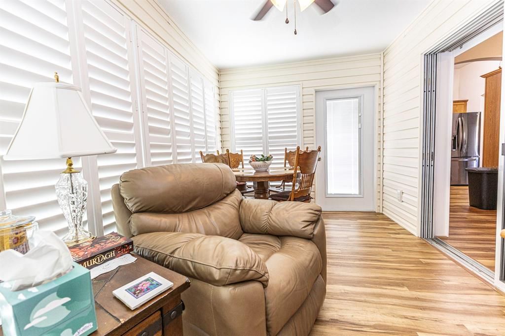 For Sale: $325,000 (2 beds, 2 baths, 1248 Square Feet)
