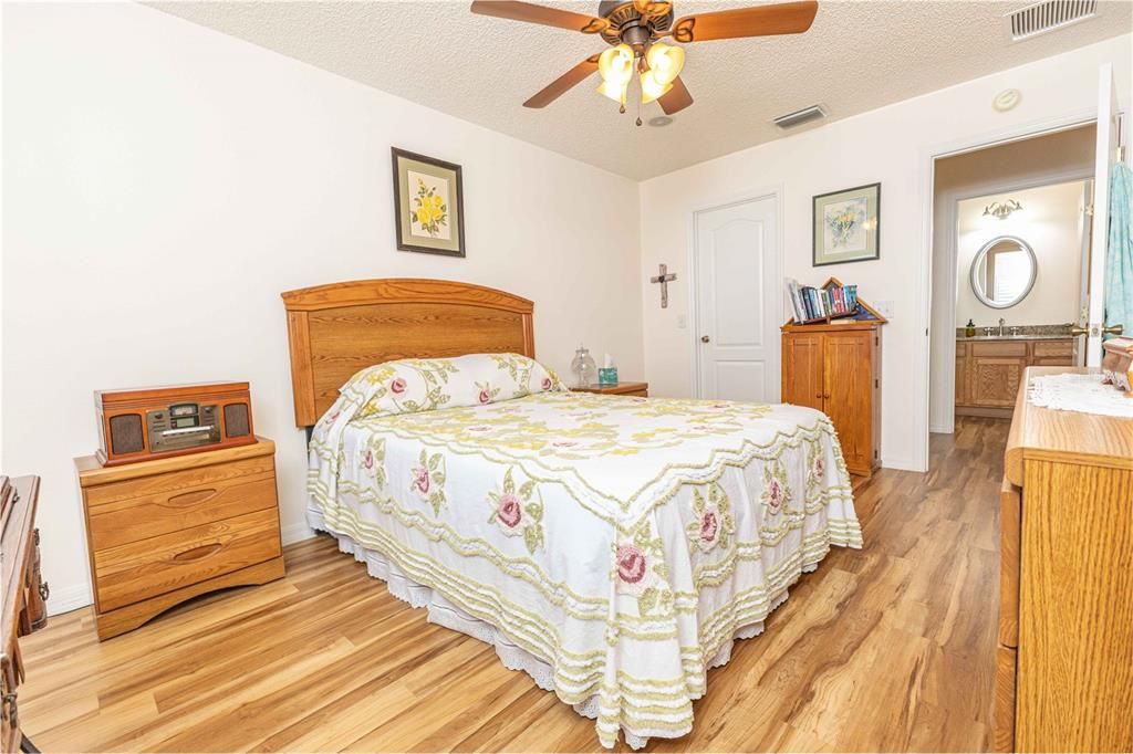 For Sale: $325,000 (2 beds, 2 baths, 1248 Square Feet)