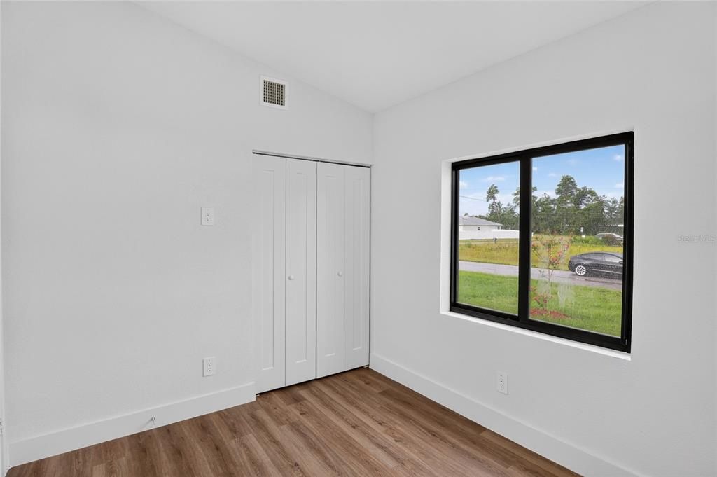 For Sale: $270,000 (3 beds, 3 baths, 1216 Square Feet)