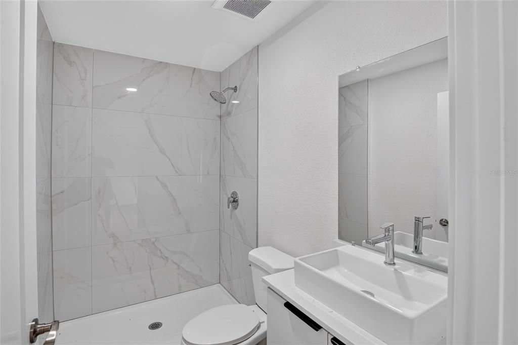 For Sale: $270,000 (3 beds, 3 baths, 1216 Square Feet)