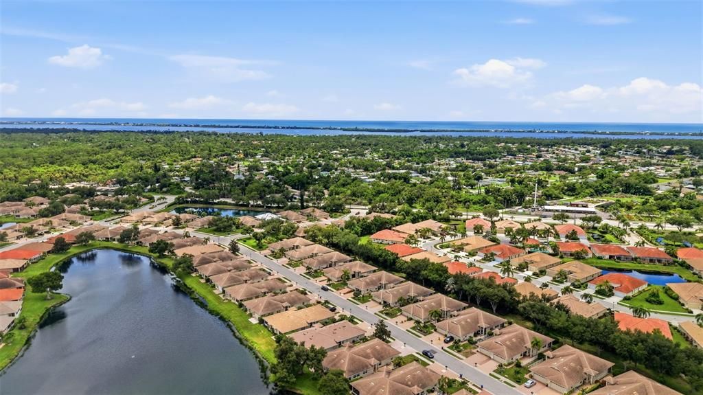 На продажу: $299,900 (2 спален, 2 ванн, 1493 Квадратных фут)
