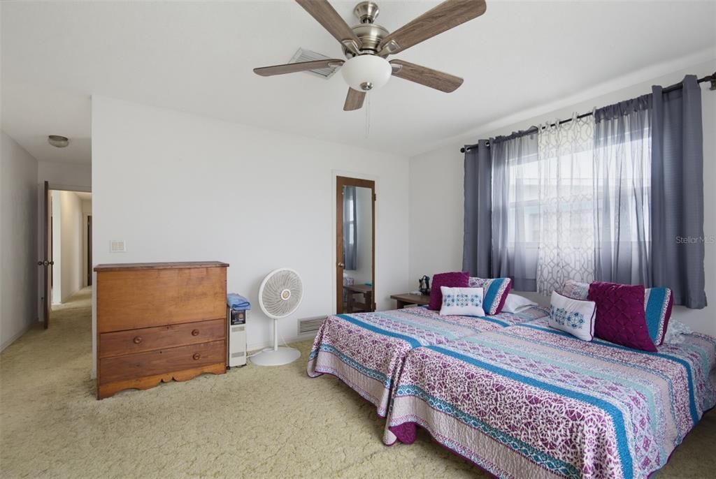 En Venta: $1,150,000 (3 camas, 2 baños, 1646 Pies cuadrados)