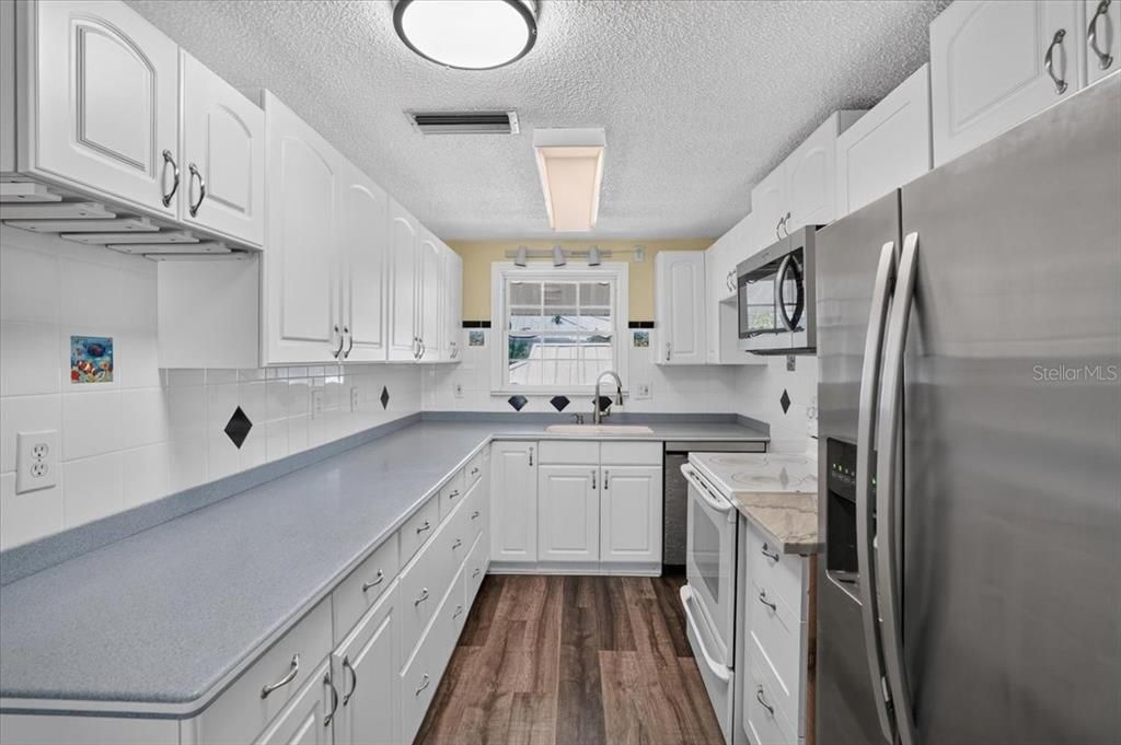 For Sale: $1,250,000 (3 beds, 2 baths, 1176 Square Feet)