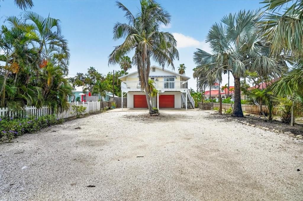 For Sale: $1,250,000 (3 beds, 2 baths, 1176 Square Feet)