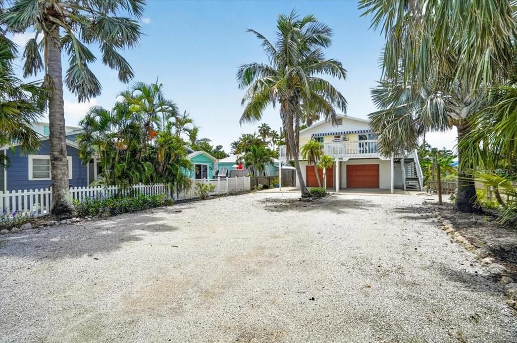 For Sale: $1,250,000 (3 beds, 2 baths, 1176 Square Feet)
