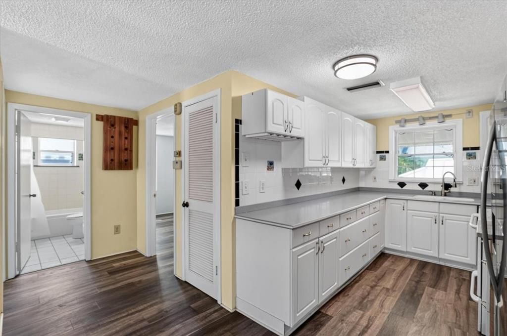 For Sale: $1,250,000 (3 beds, 2 baths, 1176 Square Feet)