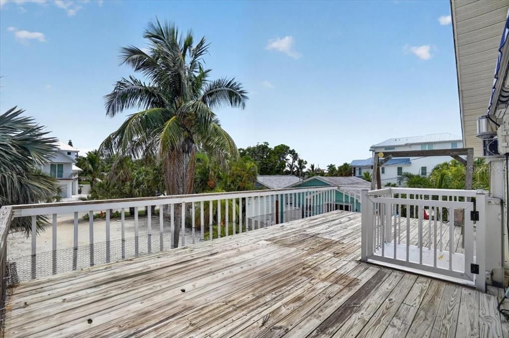 For Sale: $1,250,000 (3 beds, 2 baths, 1176 Square Feet)