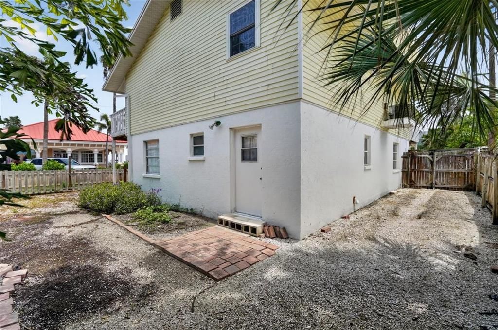 For Sale: $1,250,000 (3 beds, 2 baths, 1176 Square Feet)