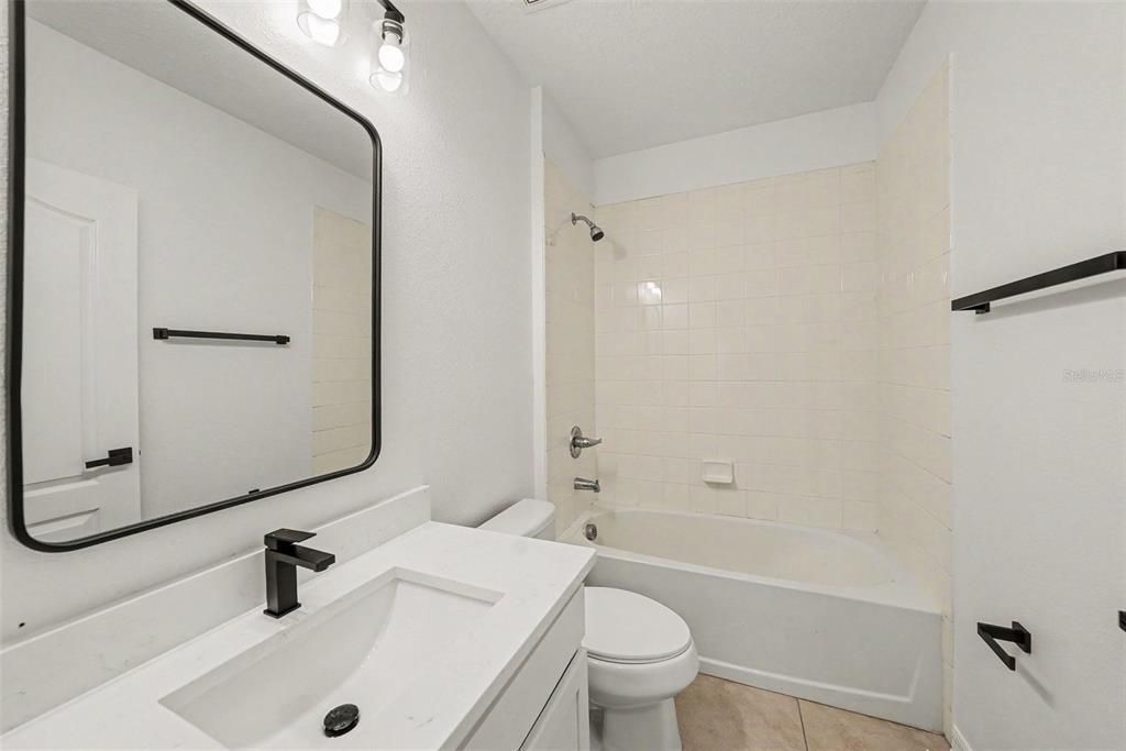 На продажу: $264,900 (3 спален, 2 ванн, 1321 Квадратных фут)