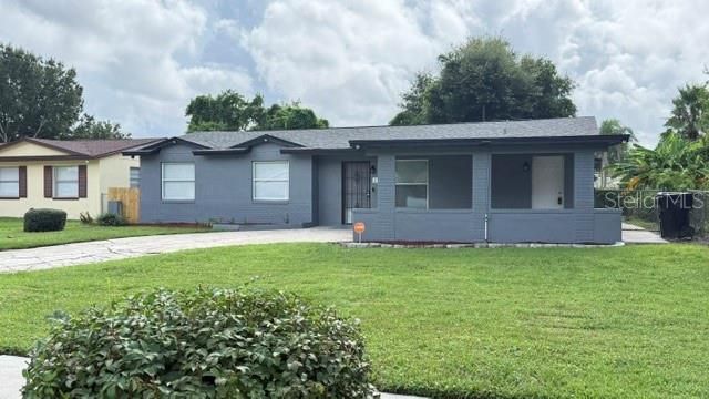 For Sale: $299,900 (4 beds, 1 baths, 1608 Square Feet)