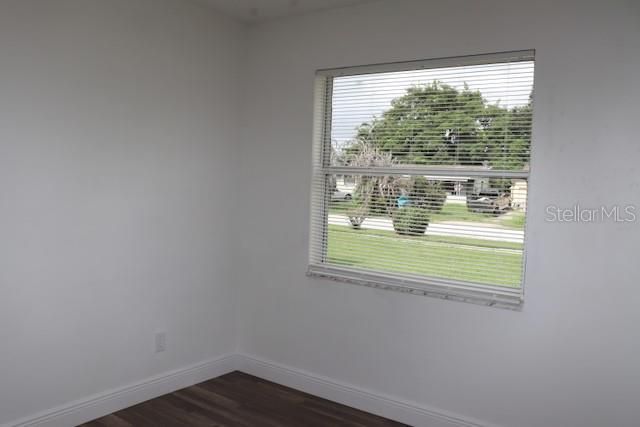 For Sale: $299,900 (4 beds, 1 baths, 1608 Square Feet)
