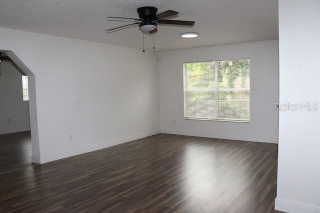 For Sale: $299,900 (4 beds, 1 baths, 1608 Square Feet)