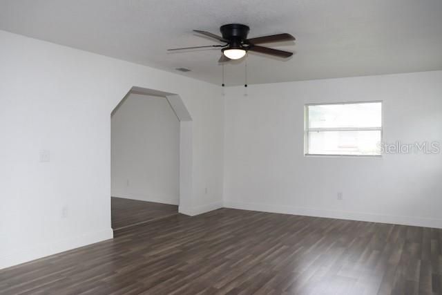For Sale: $299,900 (4 beds, 1 baths, 1608 Square Feet)