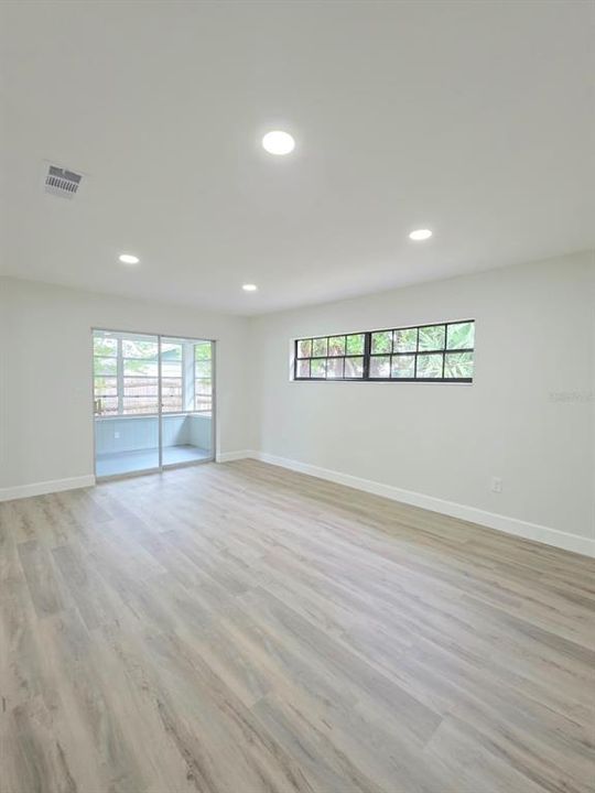 For Sale: $310,000 (4 beds, 2 baths, 1666 Square Feet)
