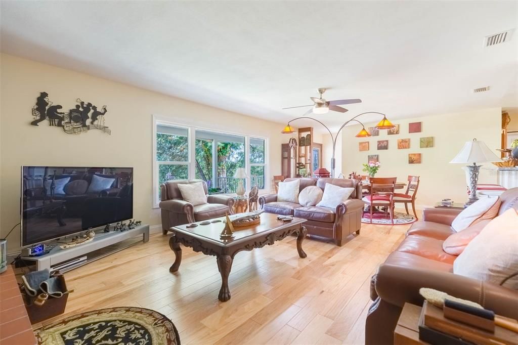 For Sale: $1,599,000 (4 beds, 4 baths, 5578 Square Feet)