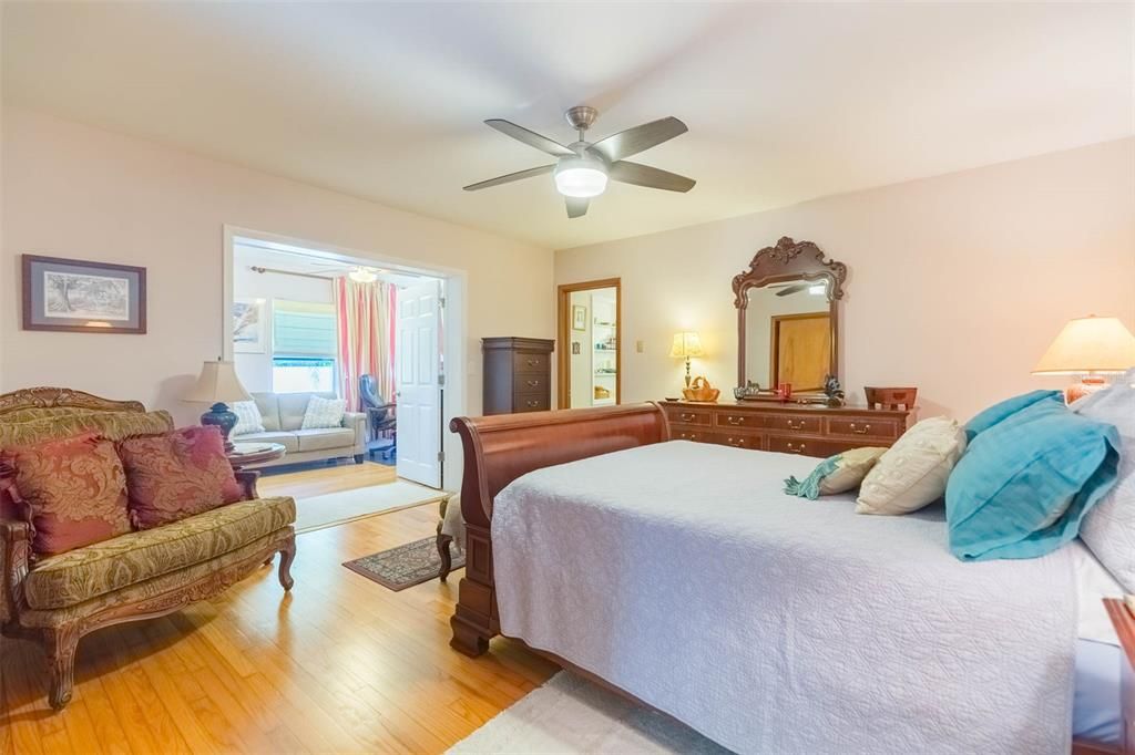 For Sale: $1,599,000 (4 beds, 4 baths, 5578 Square Feet)