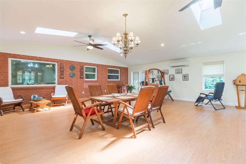 For Sale: $1,599,000 (4 beds, 4 baths, 5578 Square Feet)