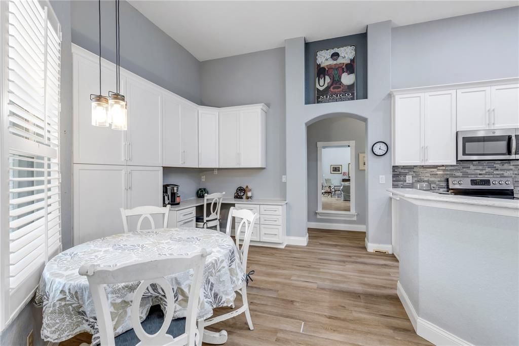 For Sale: $569,000 (3 beds, 3 baths, 2288 Square Feet)