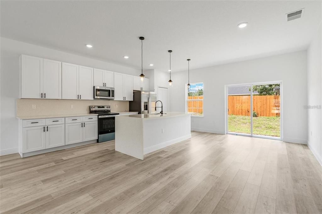 For Rent: $1,900 (4 beds, 2 baths, 1774 Square Feet)
