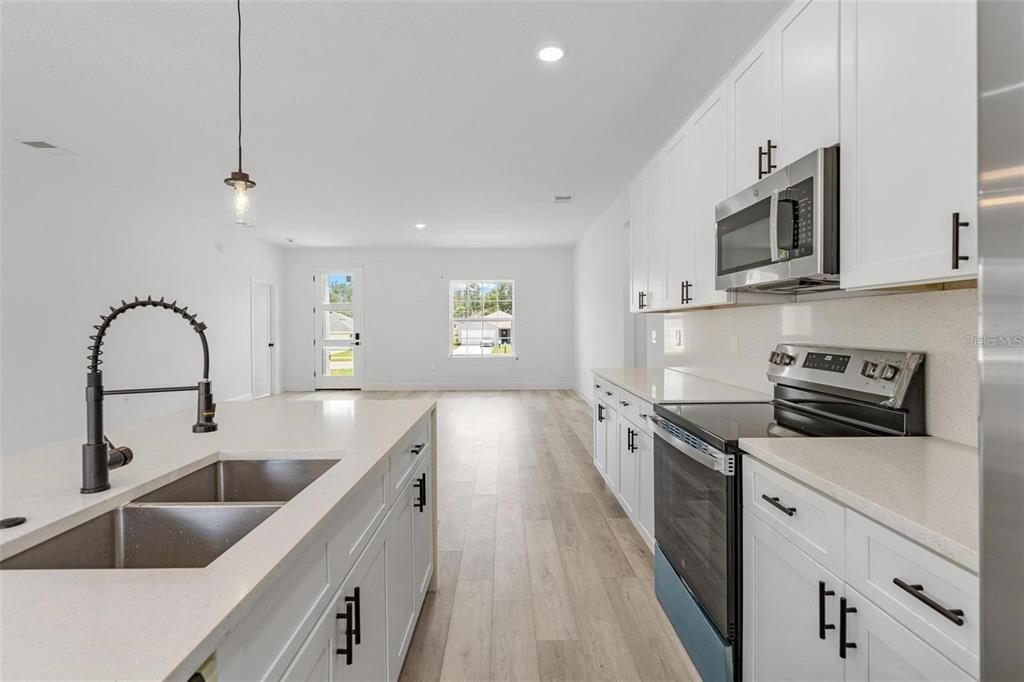 For Rent: $1,900 (4 beds, 2 baths, 1774 Square Feet)